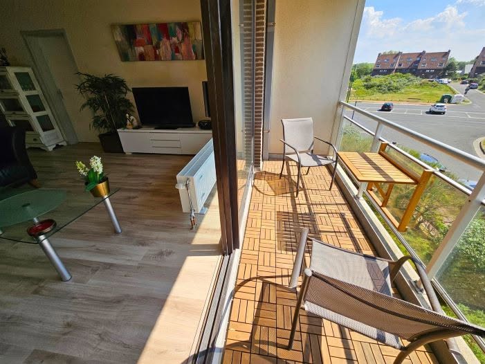 Terras van het appartement met zeezicht in De Panne